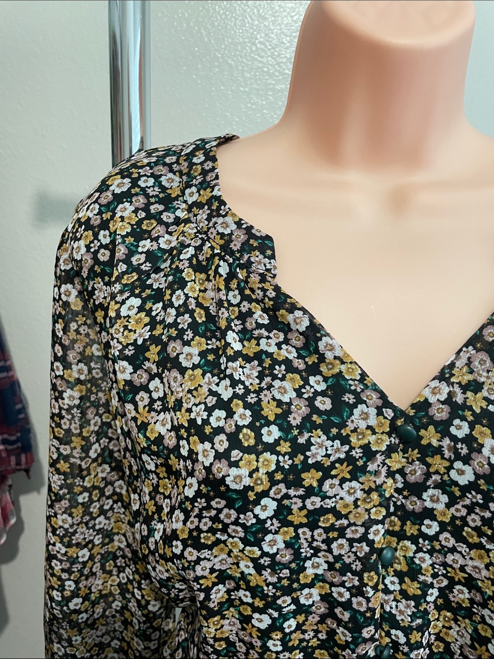 Plus Size Black Ditsy Floral Mini Dress - Picture 5 of 7
